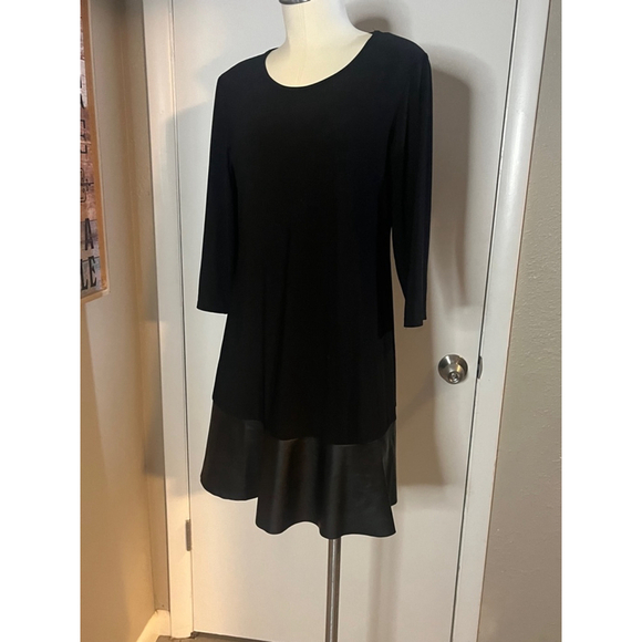 Womens black mini dress contrasting hemline 3/4 sleeve size medium like new - Picture 7 of 11